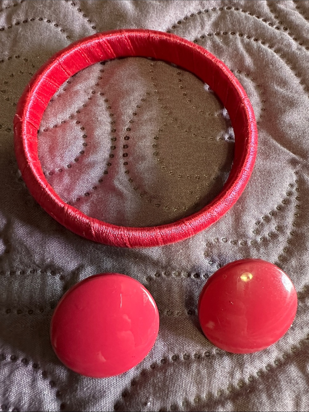 MOD Vintage 1960s button earrings and bracelet โ pink